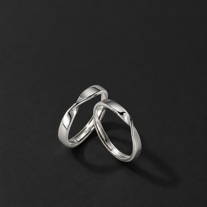 UNERU RING 黒背景の集合写真