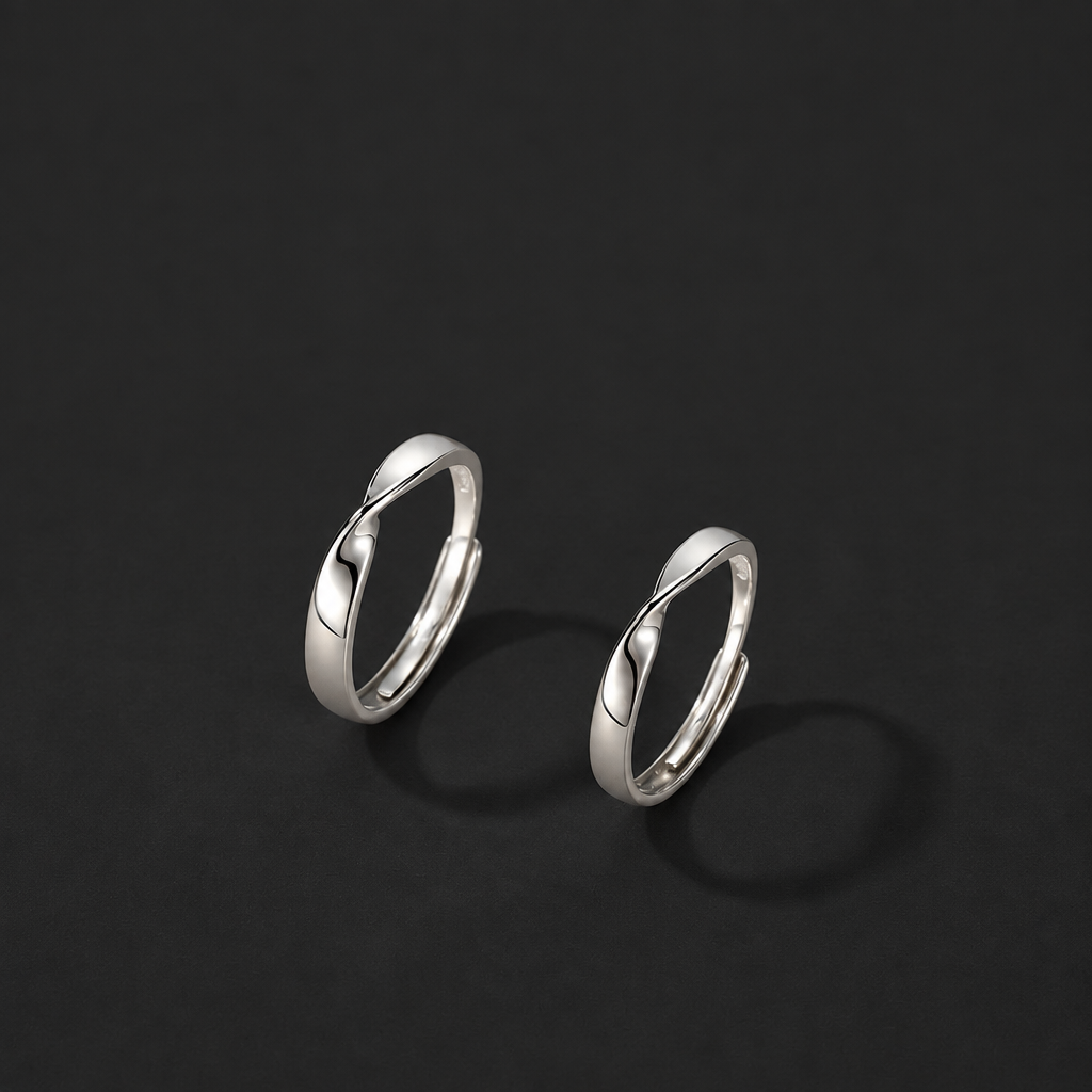 UNERU RING 黒背景の立体写真
